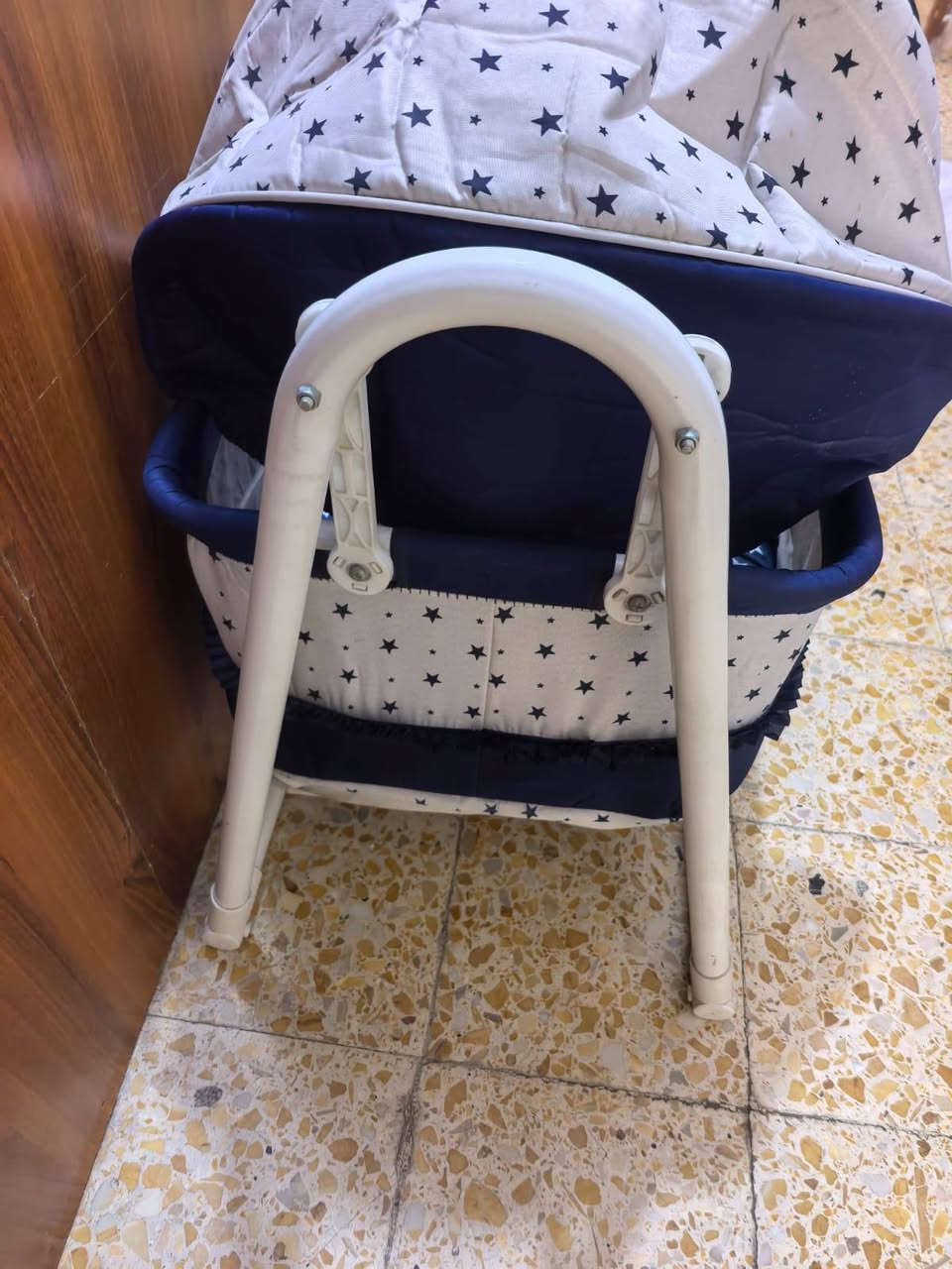 مرحبا عندي غراض أطفال جديدة عربانه سعرها ٨٠وبيها مجال وكريكوت ٥٠  وجهاز مال ممه استفسار على رقم*********** مكاني بغداد الشعب
