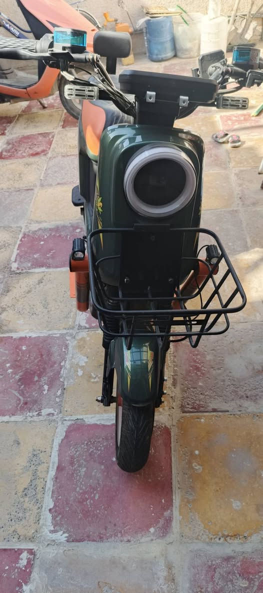 سلام عليكم دراجه شحن جديده ستخدام شهر بعده وكاله للبيع كلشي شغال بيه مابيه اي نقص سعر ٤٥٠الف وبيه مجال رقمي ***********
