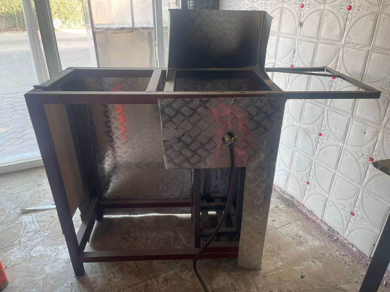 اغراض كافتريه للبيع 
جام خانه
طباخ
مكينه ثرم
المكان 
حي الشهداء نهايه شارع النص
رقم الهاتف 
***********
