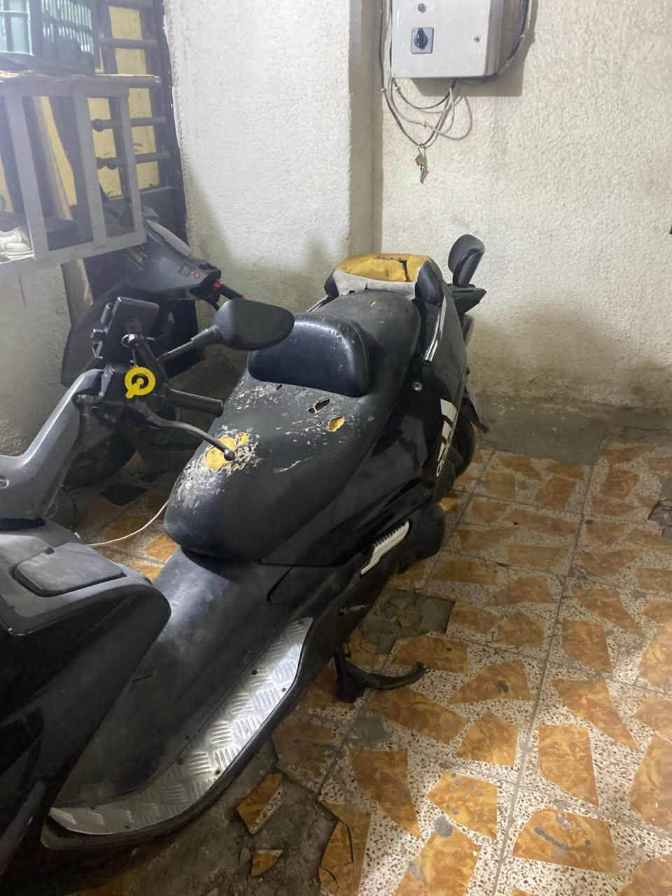 سلام عليكم شباب فورزة للبيع شغالة بس متروكة صار فترة  
بيهة مشكلة صغيرة تحمة ابيع كوم حديد رايدهة ب200 وبيهة مجال للطيبين الشراي على هذا الرقم 

***********
