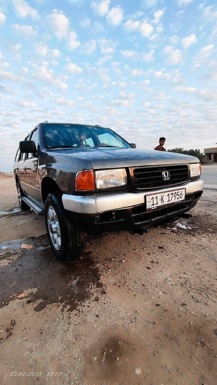 اسلام عليكم هونداي باسبورت السياره جاهزه ماعده التبريد رقم بغداد انكليزي السياره باسمي مصبوغه حزام لجماليه كير ومكينه مشروط وحدايه    والسعر60وبي مجال الاتصال على الرقم ***********

نص مكتوب في الصور:
- 23/01/2025 17:11
- 23/01/2025 17:12