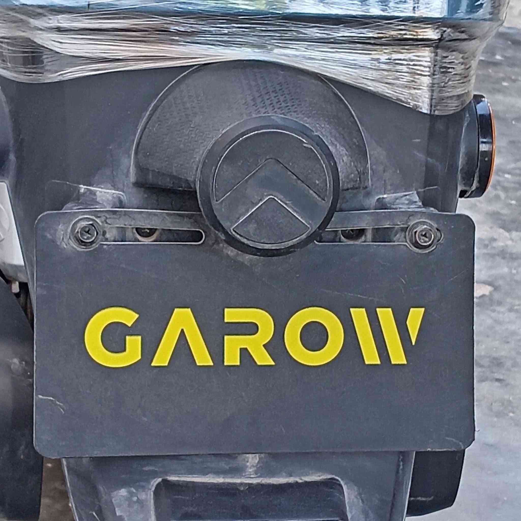 دراجه شحن جين جين الصينيه اسمه Garow E05 دراجه نضيفه بمعنة الكلمة وسريعه وقويه وتتحمل رايده 1100 ومجاله شي بسيط الدراجه 6باتريات كرافين الاصلية  مكفوله كفاله عامة من كلشي عقل ملف شاصي من كلشي الدراجه بريك امامي خلفي دسك نضام سويجين وبصمة تشغيل عن بعد شكل من ورة كلاسيكي سرعه گيج 72 حقيقي 60 لايت  عالي ناصي نضام تثبيت سرعه دبل اشارة موديل 2025/10 التواصل على هاذ الرقم *********** وبي واتساب سعره 1100 ومجاله شي بسيط وشكرا
