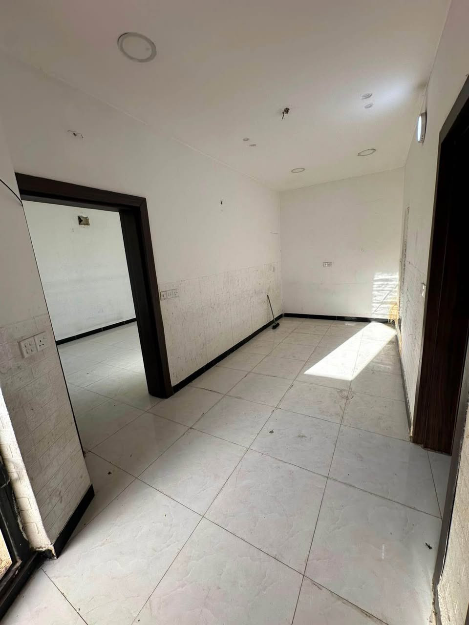 � للإيجار في السيدية

وحدة سكنية طابق اول معزوله عزل تام ، نظيفة وجاهزة للسكن.

🔹 تحتوي على:
✅ غرفه نوم
✅ صالة
✅ مطبخ
✅ خدمات

💰 الإيجار: 650 ألف دينار عراقي ( قفل)

📞 للاستفسار: *********** بغداد, العراق
