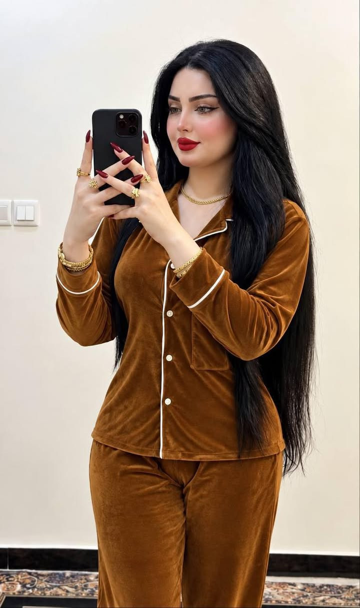 🌸 وصل الموديل الجديد والأنيق 🌸
من ازياء ديڤا🥰🥰
سعر القطعه 15 واذا تاخذين قطعتين 25
تراك شتائي بتفاصيل ناعمة وقصّة كلش حلوة 😍✨
مريح ومرتب باللبس 💕
📏 القياس: فري سايز
يلبس الى وزن 120كيلو
🚚 توصيل متوفر
📩 للحجز والاستفسار راسلونا خاص او الاتصال على الارقام التاليه
***********
***********
***********
