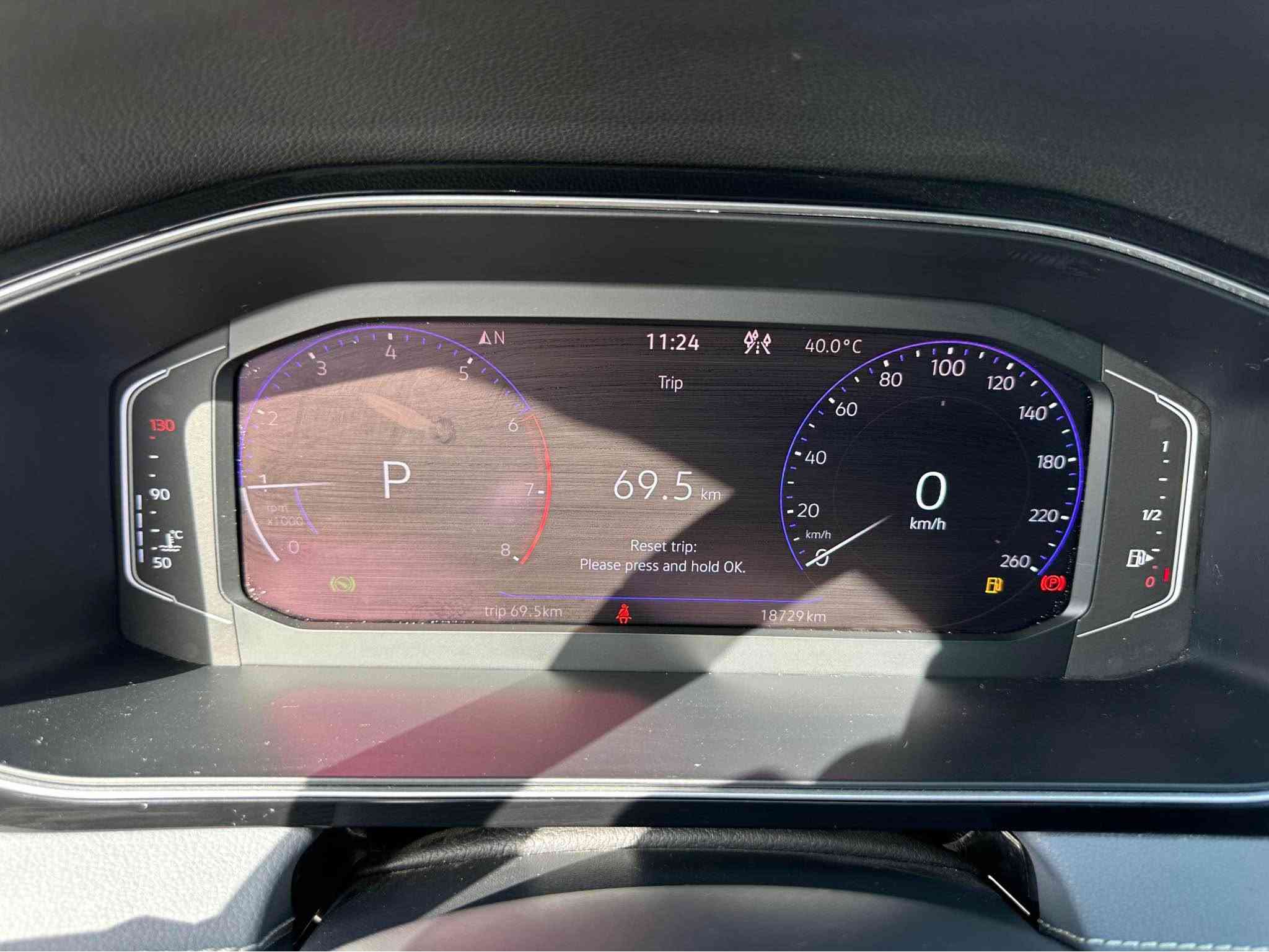 volkswagen jetta sel sport 2025
رقم کاتی تترقم اقليم  دعامية بيلادي  سيارة جديد جاهز 
كشن جلد تدفية سكان تدفية  بريك بصمة لايتات ليد 
كيج الكترونى بصمة حساسات رادارات امامى خلفي 
مراية رادار بريك بسمة شغال بدون دواخل دشبول ليد
ربع بونيت صبخ و جاملخ و ربع من باب بدون دواخل راديتر رادار حجر بشرت بيلادي مكان اربيل :   ***********   واتساب أربيل, العراق
