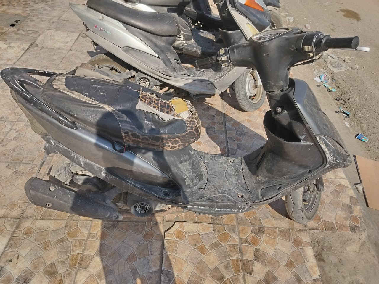 سلام عليكم ماكس عدله دراجه نضيفه بس بيه نواقص قليله دراجه نكره سلف كهربائية كله شغاله 
مكاني بغداد البياع شارع المضخه السعر 450وبيه مجال اتصل ***********
