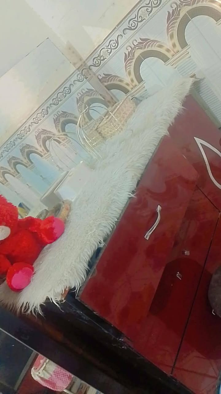غرفة للبيع • نضيفه • بيه مجال