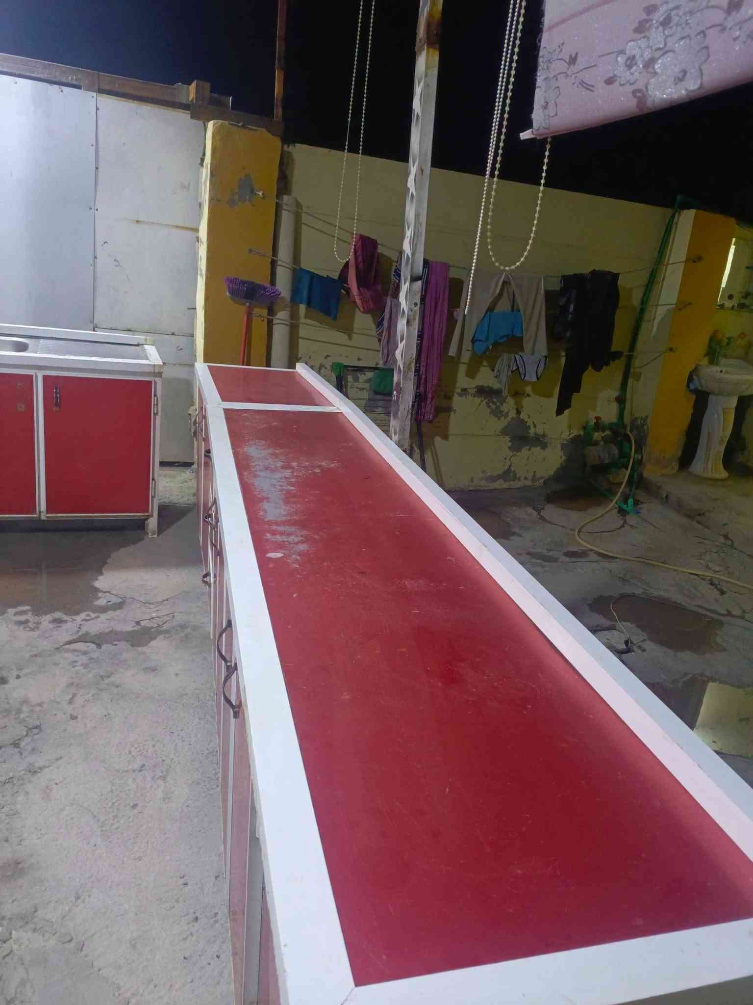 كاونتر الاحمر 5 متر فقط ارضي سعره 230
كاونتر جوزي يصير بوفيه ويصير كاونتر  سعره 120. مكان بابل لكفل ***********
