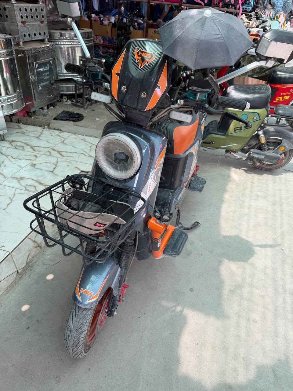 دراجة شحن h900 بطاريات كبار  للبيع سعر 350  وبيها مجال للشراي رقمي *********** بعقوبة, ديالى
