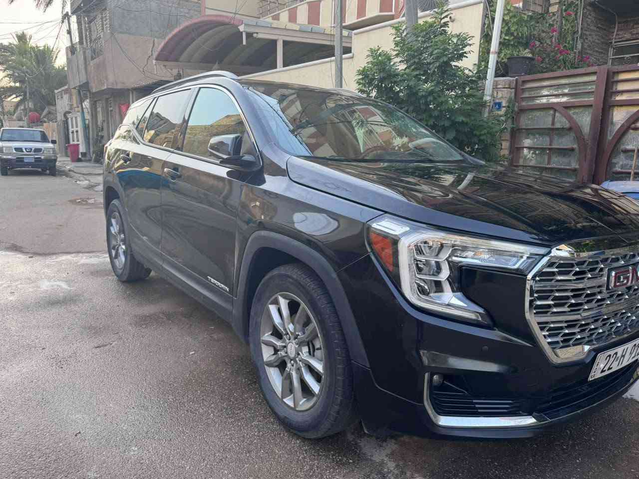 * للبيع.. GMC Terrain موديل 2022 فئة SLT - فول مواصفات*
سيارة وارد امريكي، نظافة فول وبحالة ممتازة جدا، ماشية قليل ومكفولة من كلشي.

ماشية ( 25,000 ) خمسة وعشرون الف كيلو 

* المواصفات الميكانيكية:*
- المحرك: 1.5 تيربو - اقتصادي وقوي بنفس الوقت 

- الكير: اوتوماتيك دكم (9) نمر AT المرغوب

- نظام الدفع: FWD
- اللون: اسود ملكي

* مواصفات الراحة والرفاهية:*
- داخل  كشنات جلد - كشنات تدفئة وتحكم كهربائي
- شاشة حجم كبير تدعم CarPlay و Android Auto وايرليس
- نظام صوت نقي وعالي الدقة
- تشغيل عن بعد + بصمة تشغيل وبصمة ابواب
- لايتات LED فول (نهاري وعالي وناصي)
- صندوق خلفي كهربائي ينفتح بالقدم وبالريموت
- تبريد قطعتين ثلج

* مواصفات الامان:*
- رادار امامي - تنبيه تصادم امامي
- رادار جانبي - تنبيه النقطة العمياء
- كاميرا خلفية HD + نظام تحديد المسار

* حالة البدي - بكل امانة:*
السيارة حادثها كلش بسيط:
1. الجاملغ: مصلح على البارد بدون صبغ - محافظ على صبغ الشركة
2. الباب: مبدل بنفس اللون - شد شركة بدون صبغ وكد شبر الجاملغ الخلفي الايمن 

*الايرباكات طاكة وراجعه سستم تفصيخ بالامارات ، الشاصي واللغد سليم 100% وبالفحص.*

* السعر: 166 ورقة وبيها مجال بسيط للشراي*

* المكان: بغداد* الحرية
* للاتصال والاستفسار: ************

نص مكتوب في الصور:
- 000-39040477 - 05/02/2024 - IAA Inc. BidFax.info
- 000-39040477 - 05/07/2024 - IAA Inc.