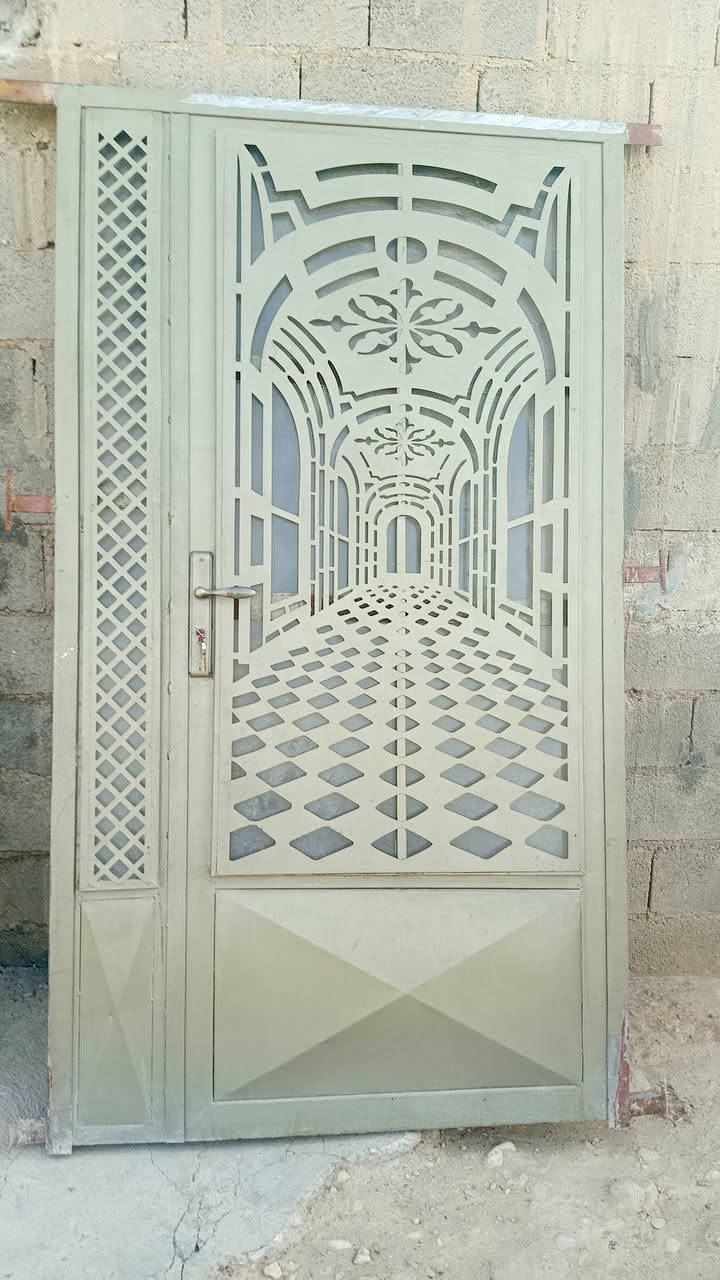 السلام عليكم من رخصت ادمن يوجد بواب كليدور مطبخ باب كليدور طول230 عرض 125 باب مطبخ طول 230 عرض 96 باب بلستك طول 212عرض 90 كاملات بيهن جام قفاله ستفسار ***********
