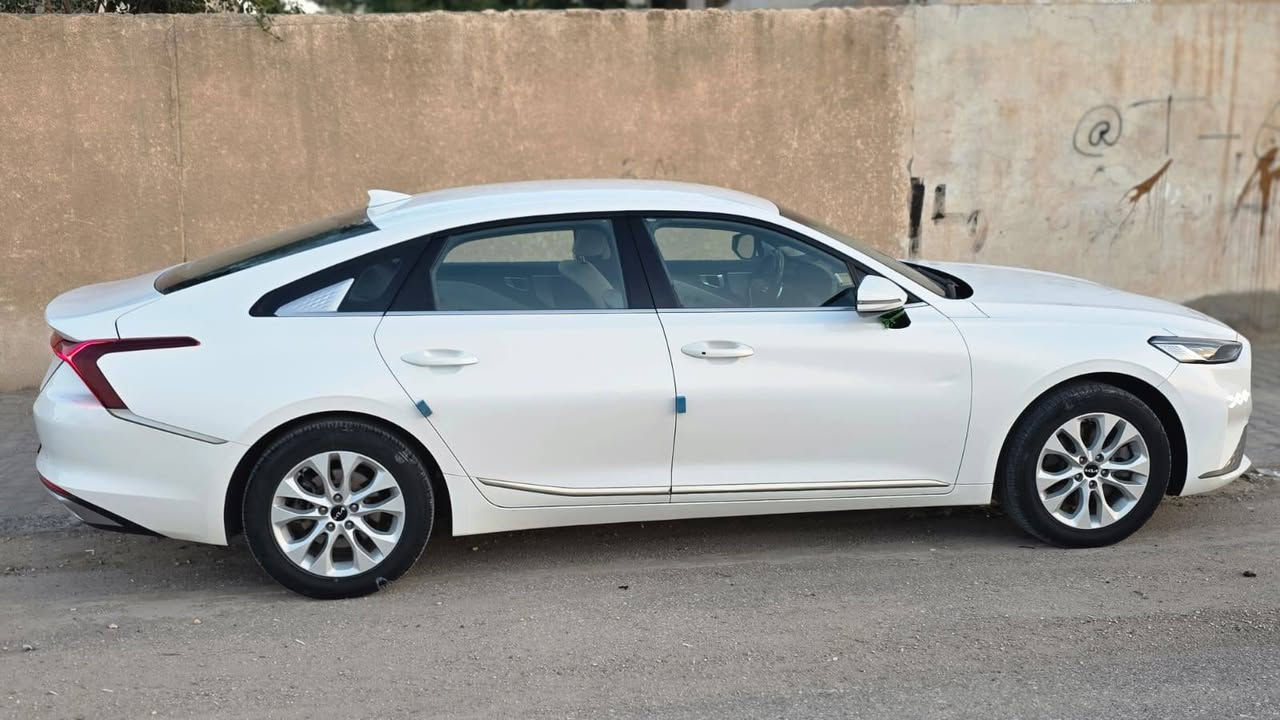 السلام عليكم اخوان
كيا K8 2023  وارد كوري غاز 
رقم قادسيه بسمي تحويل مباشر

فول مواصفات
  الكشنات الاماميه  تدفئه تبريد 
داخل ابيض  
الجام يصعد وينزل عن طريق البصمه  
بصمتين وياه
 كشن حضن ومساج
رادارات محيطيه وتوقف ذاتي  
تشغيل عن بعد
الجام وحده يصعد من تدخل نفق
تانكي 90 لتر
نقطه عمياء  والمحافضه على المسار
تنقيه الهواء 
الملاحضات 
القمار رش  بدون قطره صبغ   وبيه طخه بسيط بجاملغ ترجع بارد ممسويه الباقي كفاله
  السعر 195 وبي مجال قليل 
مكاني النجف الاشرف ***********
