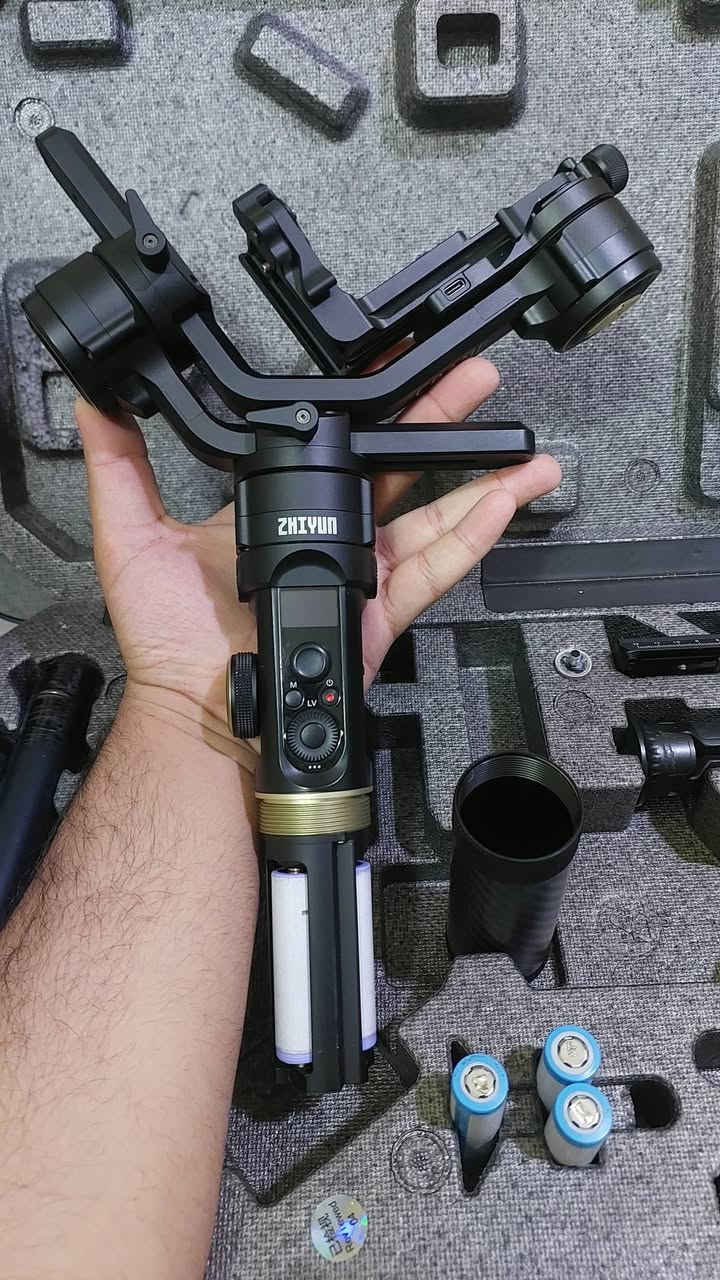 🎥 للبيع ZHIYUN CRANE 2S الاحترافي 🔥
كرين عملاق واحترافي، كامل ويا ملحقاته وجاهز للشغل والتصوير 👌
📦 المحتويات: • ZHIYUN CRANE 2S
• 3 بطاريات أصلية + 3 بطاريات احتياطية 🔋
• المجموع 6 بطاريات
• شاحن سريع ⚡
• بلاطة ريلز
• بلاطة فيديو + قاعدة فيديو
• إضاءة جانبية قابلة للسحب والشحن 💡
• عصا إضافية تطويلة
• قاعدة ثلاثية
• كيبل ربط وتحكم بالكاميرات Type-C 🔌
• الحقيبة 🎒
💪 مناسب للتصوير الاحترافي والسينمائي والكاميرات الثقيلة.
💰 السعر والتواصل: خاص
📱 واتساب: ***********
📍 المكان: الديوانية
🚫 لا يوجد توصيل
للجادين فقط، وكل الملحقات موضحة بالصور. 🔥

