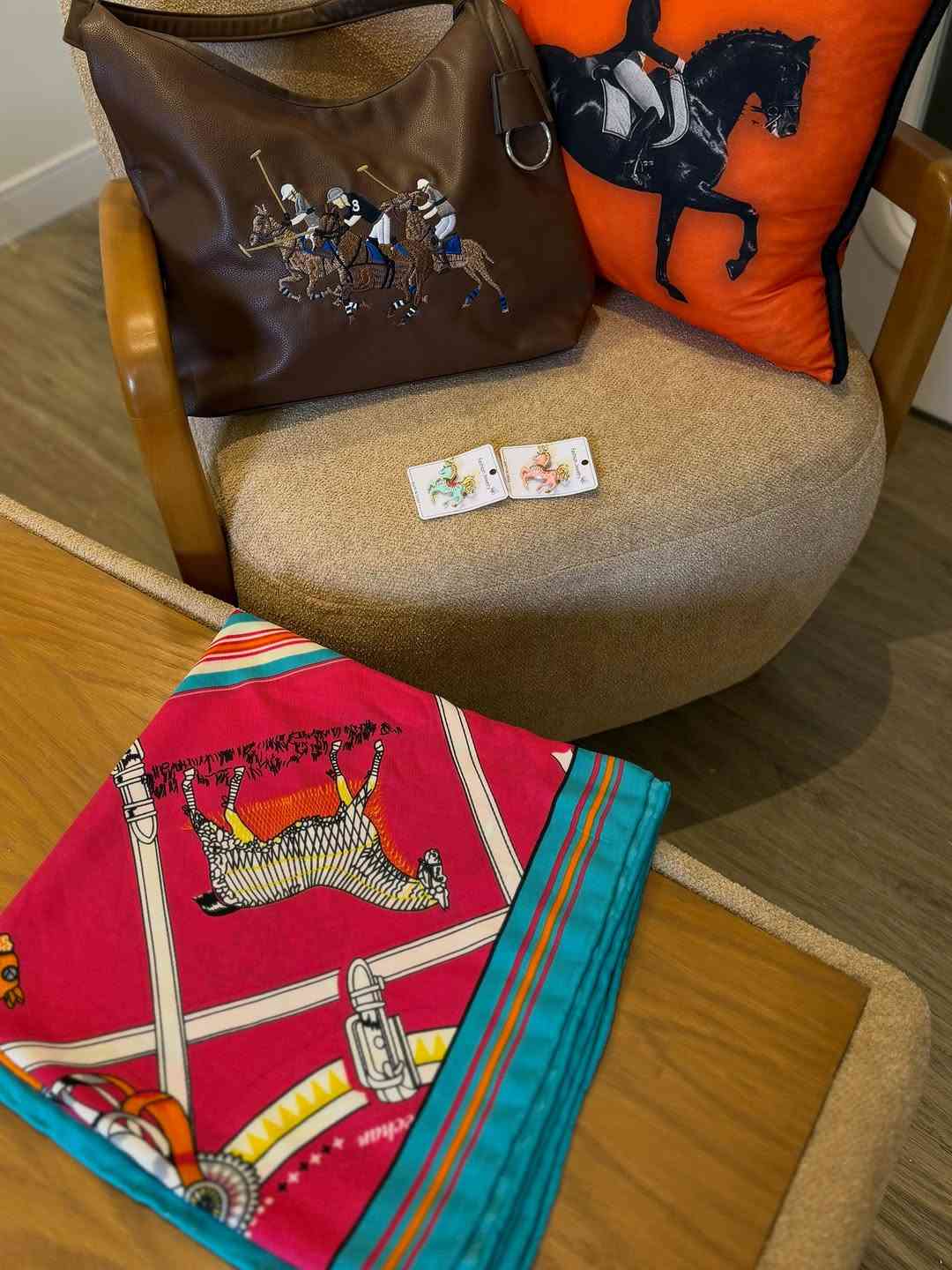 new collection bags and scarves 🍁🍂🎃🥭🐎🎠🏇🐴

توفرت تشكيلة رااااقية وجميييييلة من الحقائب والربطات 🎠🏇🏿🎠😍🤎✨🍁🧡

كوالتي جداااااا جدااااا عااااالي وفخم يليق بزبونات @boutique__nelly 🥰🦋🍂🪄

العدد جدا محدود 

ملاحظة بروش الحصان متوفر ايضا 🎠🎠

للأستفسار يرجى مراسلة الصفحة دايركت🍁🍂✨🥰🎃

يوجد توصيل 🚚 سريع إلى جميع أنحاء العراق 🇮🇶 

#حجاب #ربطات_نسائيه #bag #explorepage
