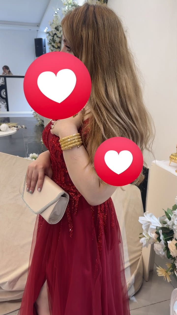 فستان اخذته من منصور 120اريده ب80كله شغل يدوي لبس فقط 4ساعات وراهه نغسل ونكوه. جديد يوصل بلجيس مالته نفسه 
بلحقيقه لون وشكل احله قيطان بي يتكبر يصغر يلبس من 73وزن الى 80 الي تريده خل دك على رقم ***********  عندي توصيل بلي مكان بغداد

