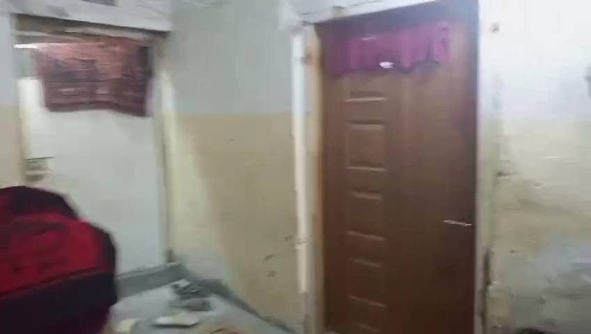 السلام عليكم دار للبيع تجاوز ومشمول بالتطويب مساحة 72متر 6*12 خدمات كاملة ماء كهرباء والشارع مقرنص البيت مسكون بس يحتاجلة ترميم العنوان بغداد حي البساتين حي الصدرين ( السلام ) بين شارع التكاتك وبين تقاطع الصحة وقريب كلش على شارع عام الشعب السعر 36 وبي مجال التواصل خاص او عالرقم ***********
