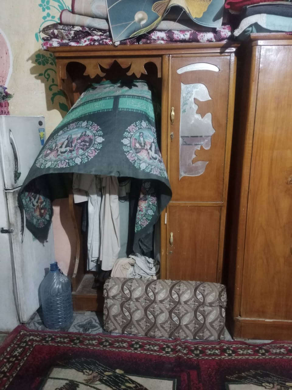 السلام عليكم غرفه اخشاب كامله للبيع تسگام المهناويه الطحينيه الاستفسار على الرقم ***********
