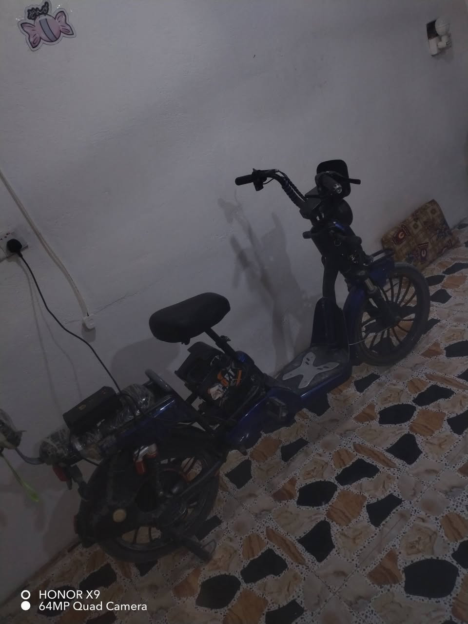 السلام عليكم ماطور شحن للبيع كامل ومكمل كل شيء ما ناقصه ناقصه بس خياله ويروح مكانه الريحانه رقم الهاتف*********** السعر225 وبي مجال
