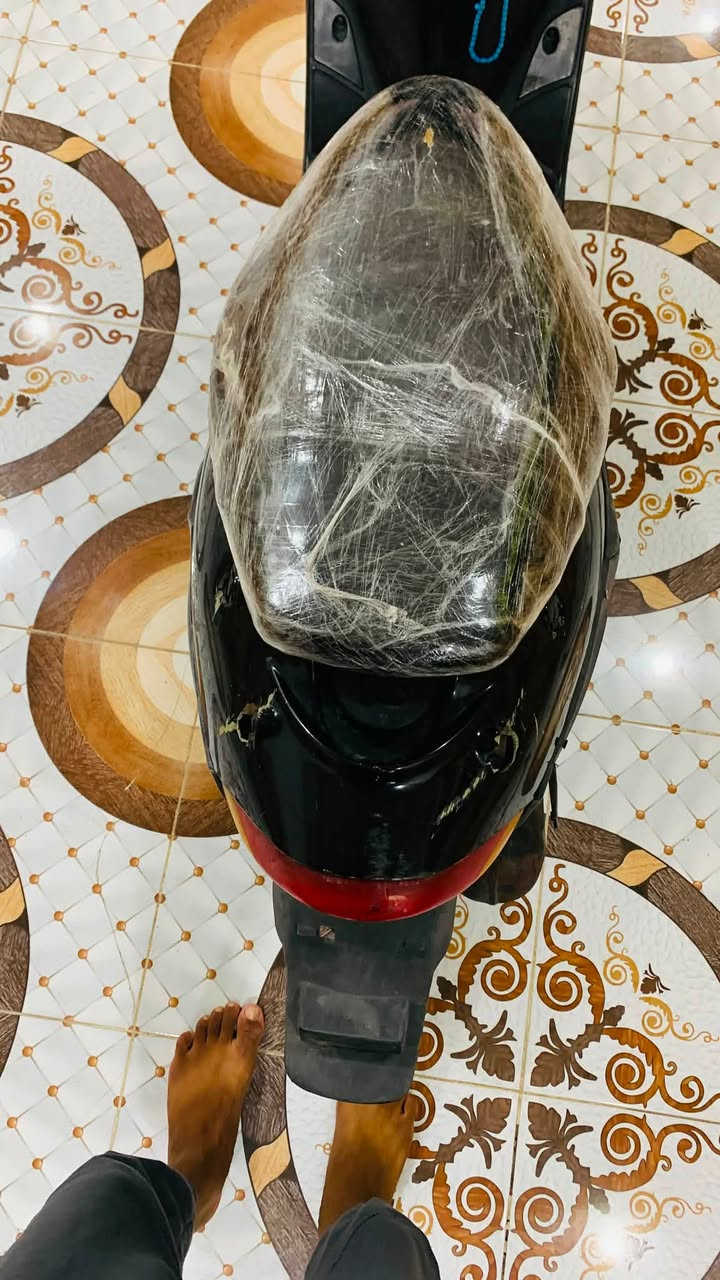 للبيع بيجي نضيف مكينه نضيفه وناعمه مبدل بيه بس بوشه وبستم مره وحده عل ايدي كهرباءياته كامله سلف عوزه باتري فقط لاغيره دراجه عوزه بس سوبايه  وكفر يجي فوك قبق الهندر سعره 250 بيه مجال خاص مفتوح او الانتصال ع رقم ***********
