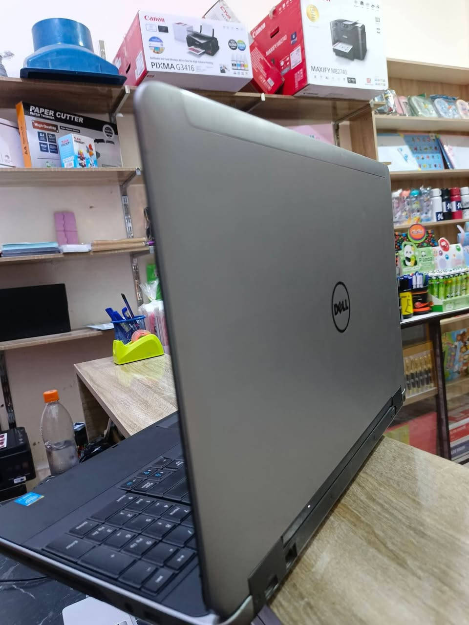 لابتوب Dell Latitude E640
السعر 180 الف فقط

المعالج: Intel Core i7-4610M الجيل الرابع

كرت الشاشة الخارجي : AMD Radeon HD 8790M 2GB

مع كرت داخلي 

الرام: 8GB

التخزين: 256GB SSD

البطارية ساعة ونص تقريبا

حجم الشاشة: حجم 15

نظام التشغيل: Windows 10 Pro 64-bit

واتساب ***********
