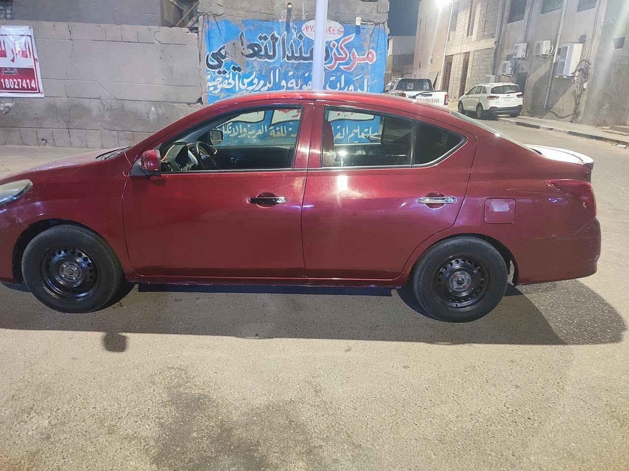 نيسان فيرست 2018 وارد امريكي جاملغ خلفي فقط رقمها نجف 
سياره نضيفه محركها 1600 حداده تبريد ثلج مابيها اي نقص 

***********.  السيارة بالبصرة

