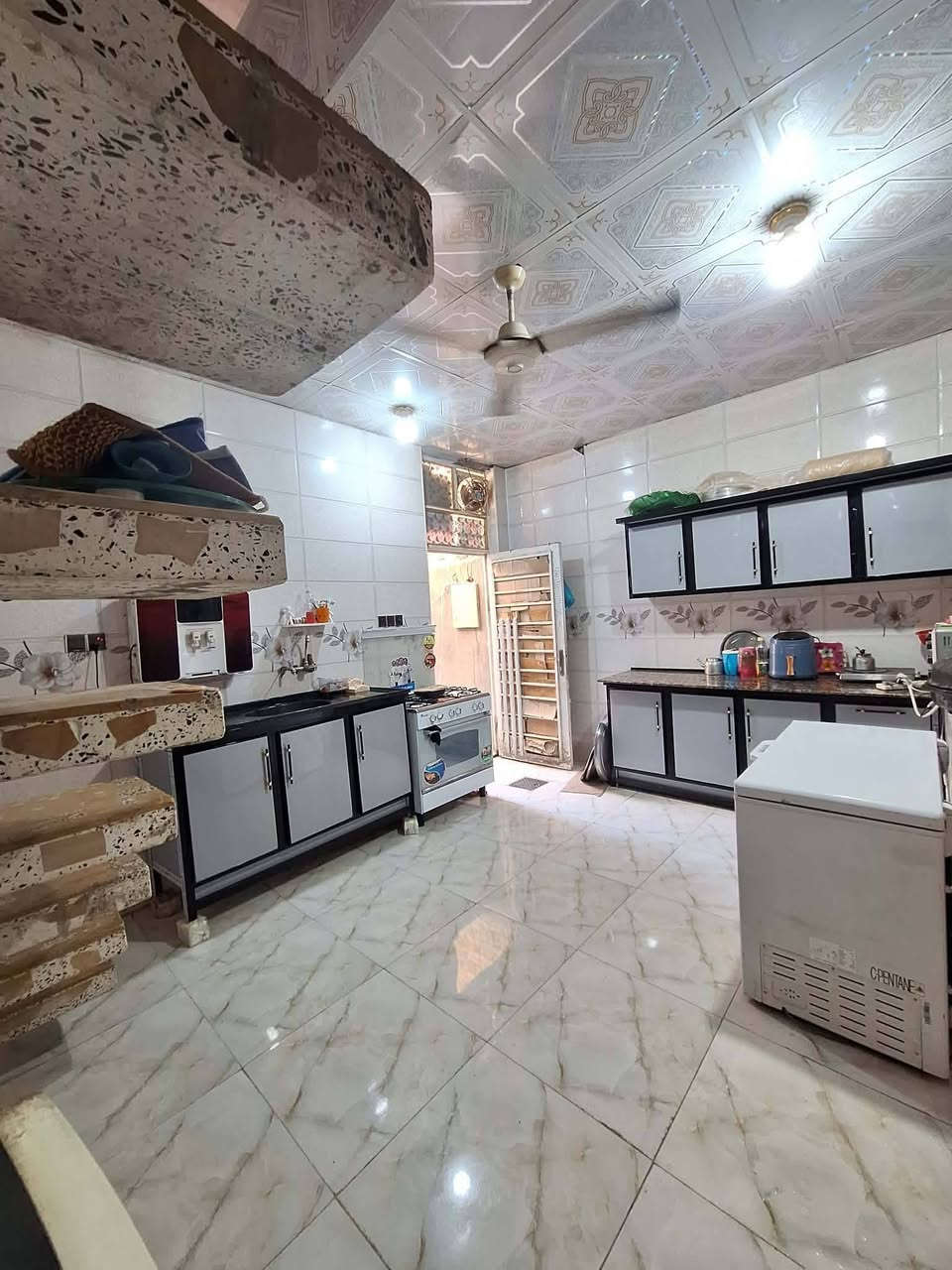 للبيع دار مساحته 100 متر
النجف - حي ميسان ـ شارع الزوار 
البناء عكاده
طابقين  
طابق الارضي يحتوي على
غرفه ومطبخ وصاله واستقبال 
وحمام داخلي وحمام خارجي 
الطابق ثاني يحتوي على
صاله ٥*٥ 
وغرفه ٤*٣.٥
السعر ٤٢ مليون وبي مجال 
للاستفسار اتصال على رقم 
‏‪***********‬
