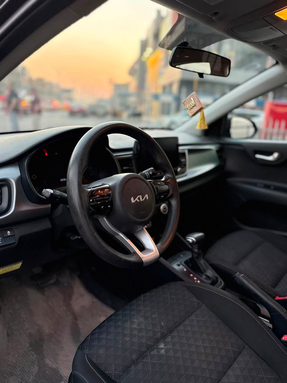 كيا ريو موديل:( Kia Rio – 2023)

📌 الفئة: سيدان

📌 اللون: اسود ملكي

📌 الكيلو مايل: 39 

📌 وارد امريكي 

📌 حادث بنيد وراجع نفسة 

🔹 محرك 1.6L بنزين

🔹 دفع أمامي (Front-Wheel Drive)

🔹 ناقل حركة: أوتوماتيك 

✅ 2 وسائد هواء

✔ نظام ABS

✔ وسائد هواء متعددة عدد 2

رقم مثنى معوقين

السعر 108 وبيها مجال
 
فحص سونار  مرفق  بلمنشور

***********⁩⁩
