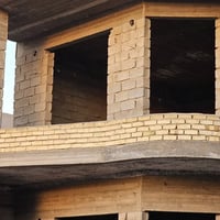 بيت طابقين • ٢٠٠م • قرب جامعة بلاد الرافدين