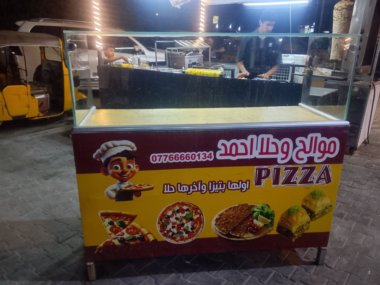 سلام عليكم عندي ميز مال فلافل نضيف بي جام خانه وعندي طباخ مال فلافل رقم الهاتف *********** والسعر خاص
