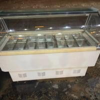 ثلاجة عرض • نضيفه • قفل
