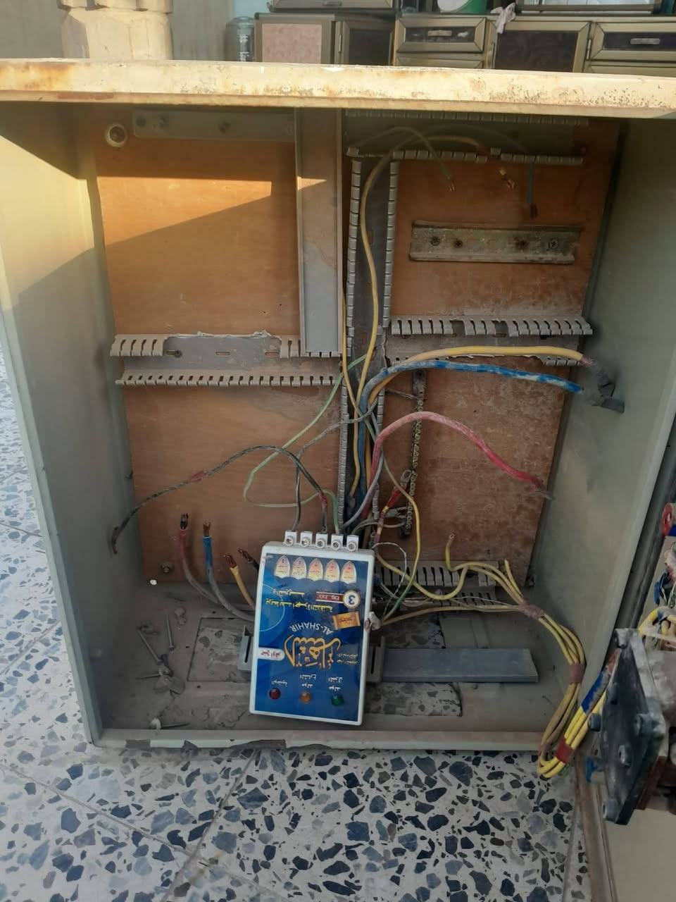 بورد  كهرباء عدد2 مستعملة للبيع كل شي وسعره العنوان الخالديه شارع20 قرب مدرسة المجد
للاستفسار 
***********
***********
