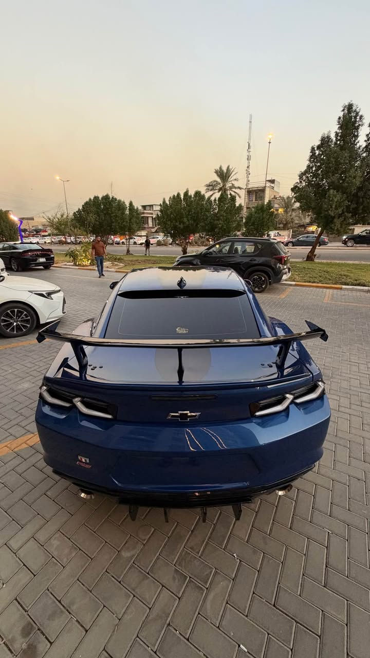 السلام عليكم … الجمال والاناقة 💙 للبيع كمارو Rs 6 سلندر  موديل 2023
فووول مواصفات عدى الفتحة ماشية 21 الف فقط سيارة جاهزة وجديدة دخول جديد حادثها جاملغ وبنيد وشوية بين الباب والجاملغ الايمن
مواصفات لد امامي 
كشنات حضن 
شاشة كبيرة كار بلي
هاندبريك بصمة
ثلاث انضمة قيادة
بصمة 
تشغيل عن بعد
كشنات كهرباء
بك لايت كورفت
السيارة جاهزة من كلشي سعرها 148 وبيها مجال بسيط
مكانها بغداد السيدية
*********** بغداد, العراق

نص مكتوب في الصور:
- CHEVROLET CAMARO SS 6.2L V8 2 0 2 3 M O D E L Y E A R AMERICAN LEGEND PERFORMANCE 6.2L V8 ENGINE 455 HP HORSEPOWER 10 SPEED AUTOMATIC RWD REAR WHEEL DRIVE 2023 MODEL YEAR LOW MILEAGE (OPTIONAL) SS PERFORMANCE BUILT READY FOR A NEW OWNER