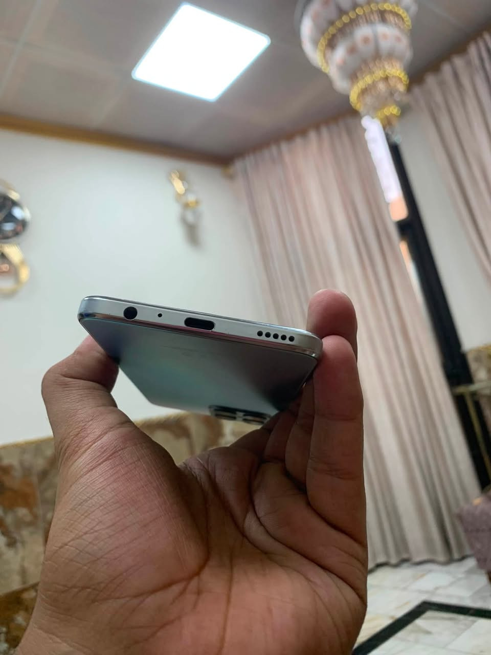 سلام عليكم 
اخوان جهاز هونر X8
ذاكرة ١٢٨كيكيا
معالج سناب داكون 680 
عشوائية ٦+٢غ.ب
جهاز نظافة ٩٥٪؜
السعر /١٢٥ الف وبي مجال حك جية 
للتواصل هـ/***********
بي واتساب 
مكان/بغداد حي اور ام الكبر ولغزلان
ملاحضة ملحقات كاملة.
