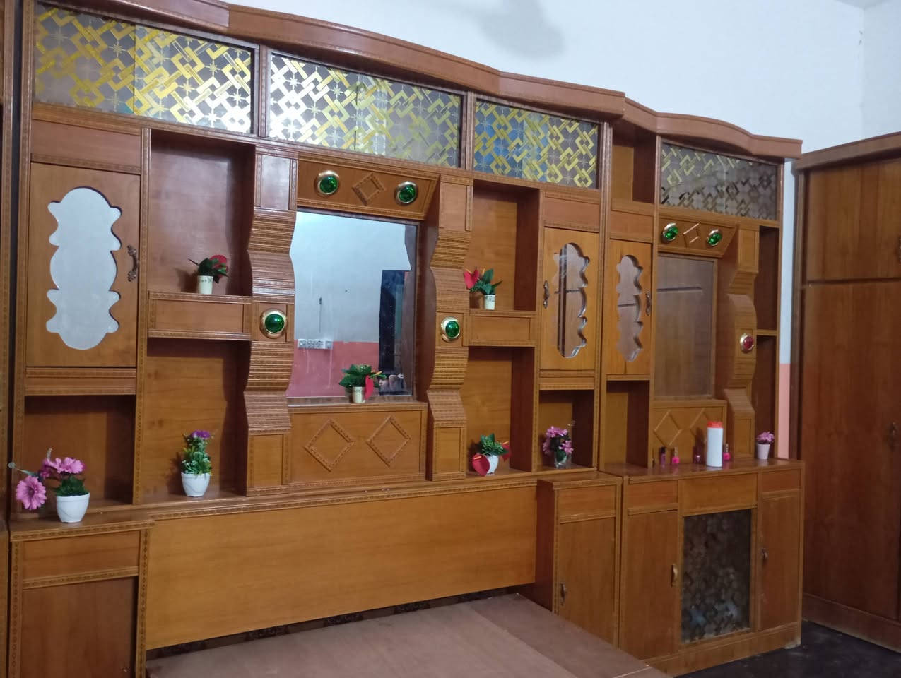 غرفه مستخدمه السعر 600 بيه مجال ***********
