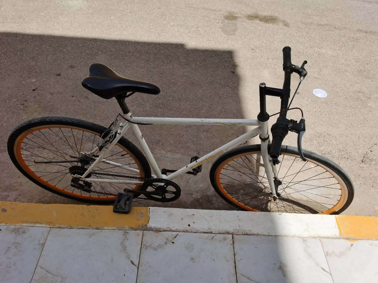 السلام عليكم
بيسكل  C700 
بحالة جيدة استخدام قليل وهذي الفترة متروك  بسبب الانشغال.

مكان الناصرية حي أور

تواصل واتساب ***********
