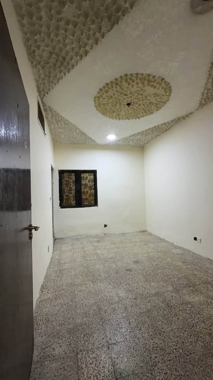 طابق ارضي • ٣ غرف • بلكونة حديقة