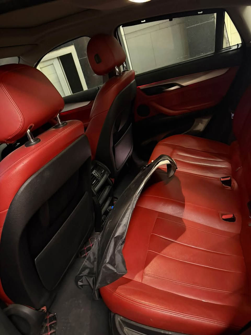 السلام عليكم
سيارة بي ام دبليو X6

3500 tune turbo

X drive

موديل :- 2018 السيارة من وكالة (((العروش))) خليجي مكفوله مغلفه بي بي اف مصار شهرين سياره مابيه ولا شخص 

ماشية :- 74 الف كيلو فقط 

سيارة جديدة بمعنى الكلمة  

سيرفسها ودهنها كلة بوكالة العروش من يوم طلعت لليوم كلش محافظ عليها ماطلعها بس بالمناسبات 

مكفولة كفالة عامة من الصبغ والتبديل كير مكينة وگير جديد 

داخلها نظافة بعدها على وضع وكالة 100٪؜ 

جوها تخمه تاير جديد دنلوب الاصلي ضد البنجر بالاضافة الى السبير بعده منازل للگاع

سيارة بااسمي تحويل ثاني يوم رقمها اربيل جديد وهزتها قبل 10 اشهر مسويها

نظام قيادة اربعة ايكو وكونفرت وسبورت (وسبورت بلاص)

انارة داخلية كاملة بالدشبول7 الوان تتغير 

ابواب شفط 

مري شفط

شاحن تليفون  

وشفتات سرعة

داخل احمر مميز

اربع كامرات 

بصمات

رادارات 

فتحة سقف 

لايتات زنون متحرك وية ستيرن واوتو يقللن ضوة اذا صارت سيارة امامك

كشنات بيها 8 حركات وضعيات 

هندبريك بصمة 

اوتو بريك

تحديد مسار

وبردات ابواب

وبعد هواي ميخلصن

السعر 355 بيه مجال

مكانها زيونه

***********
