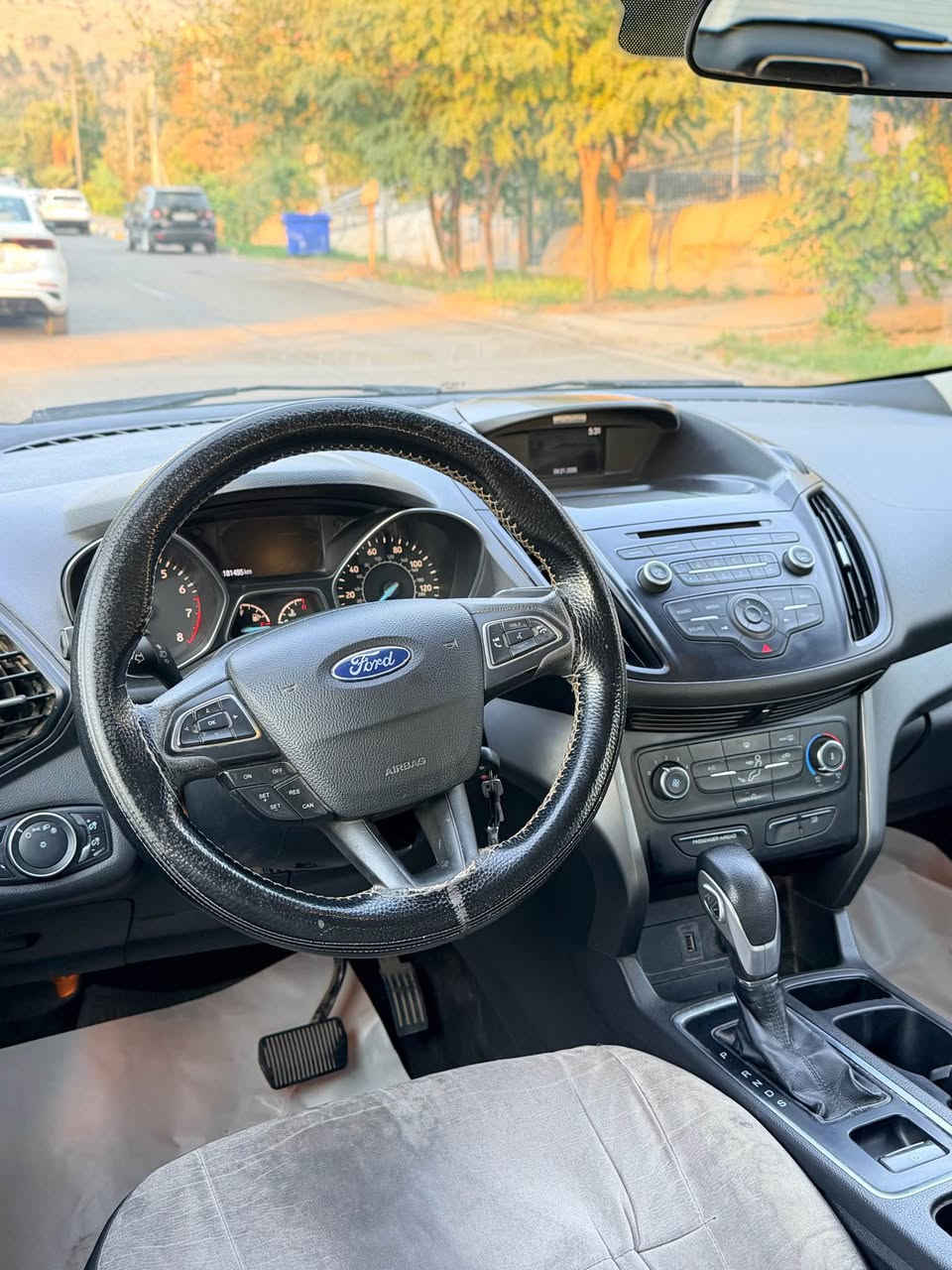 Ford escape 2017 SE 
 فۆرد ئیسکەیپ ٢٠١٧ 
 مەکینە مەرغوب ٢.٥ 
گیڕ و مەکینە بە شەرت
مواسەفات Se  
گێڕ تۆماتیک و عادی 
٣ پارچەی پێشی سبوغە  
بی ناو بی ئێڕباگ  
٤ تایەی نوێ لە ژێرە 
سەیارەکە یەک دەست لای خۆمان بوە 
بە ناوی خۆمانەوەیە 
سەنەوی بەسەر چوە 
☎️ *********** وەتس ئەپ 
☎️*********** ڤایبەر 

نرخ ٧٧$ مەجالیکی کەم. كويسينجاك, أربيل
