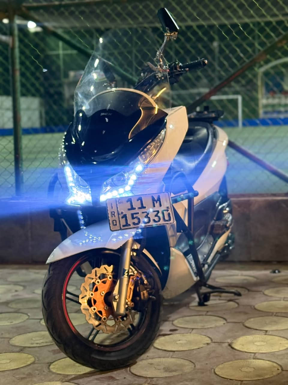 ️ للبيع دراجة PCX 125cc 🔥
رقم وسنوية وتحويل ثاني يوم مباشر 
دراجة مرتبة ونظيفة، لون أبيض🤍
ومعدلة بتعديلات رياضية تخلي شكلها مميز 😎🔥

✅ دشبول رياضي حديث وياباني 
✅ يدات بريك رياضية
✅ مرايات رياضية
✅ ديسك وبريك أمامي رياضي
✅ جام أمامي
✅ حماية جانبية
✅ بك لايت حديث 
✅ العدادات والإنارة شغالات

السعر (25$) 
الاتصال او المراسلة واتساب (***********)
