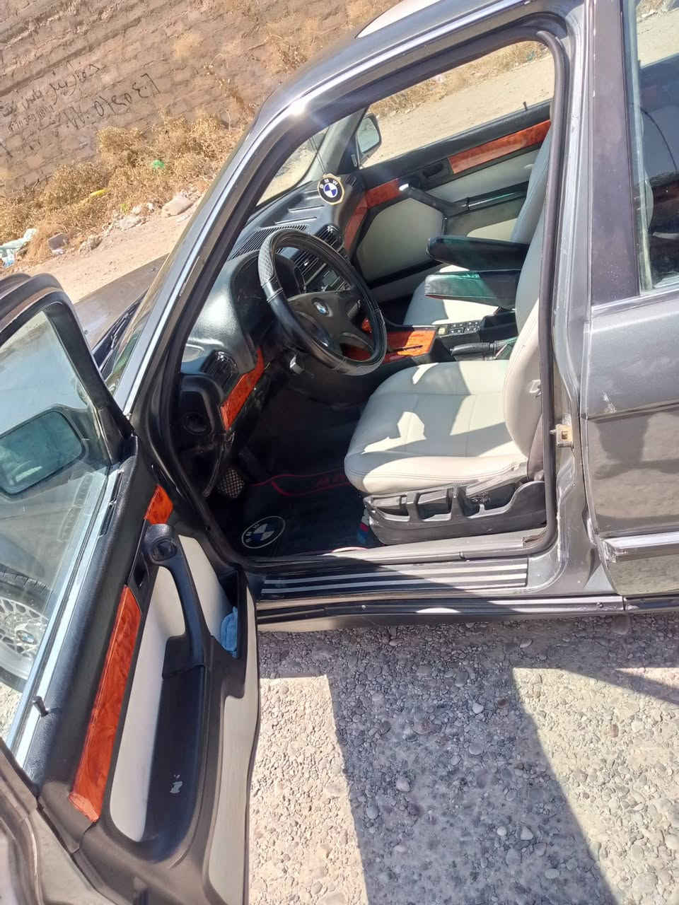 سلام عليكم بي ام موديل ٩١ حجم ٧٣٥ كير ومحرك بشرط محرك وكير ٥٢٨ تبريد شغال سنويه جديد دفتر بنزين بي سياره بسمي سعر ٤٨$  مكان كركوك رقم الهاتف *********** الزين *********** شراي يخابر اني مكلف بنشر
