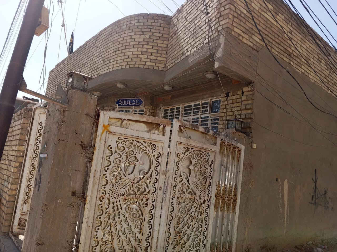 بيت للبيع مساحه 200على شارع 20 عام تجاري في منطقة الرئاسة قرب أبو علي الدراجي
بناء حديث  يحتوي على استقبال ومطبخين وصالة وغرفتين وايضا صحيات وحمام داخلي 

والمنطقة تحتوي على ماء وكهرباء ومجاري وإنترنت وارصفة والتبليط قيد العمل

السعر 127وبي مجال للشراي

للاستفسار ع الرقم ***********
