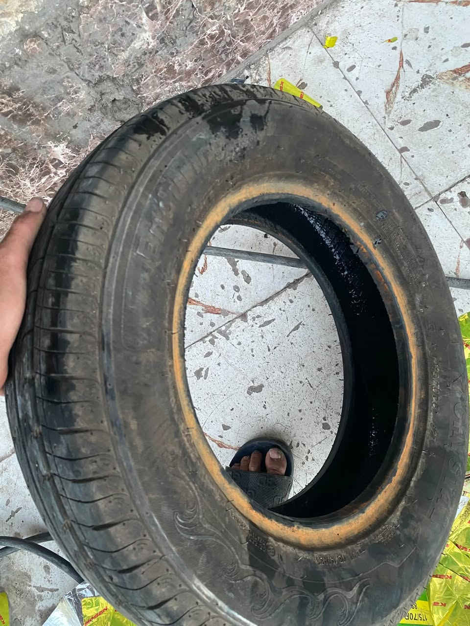 سلام عليكم ويل  اخو جديد نظيف وياه بلنص كامل  حجم ويل ١٣ والتايره 165/65/13مكمل وتايره اخو جديد الويل قفلو ١٨ الف وتايره ١٣ الف تواصل عبر الرقم ***********

