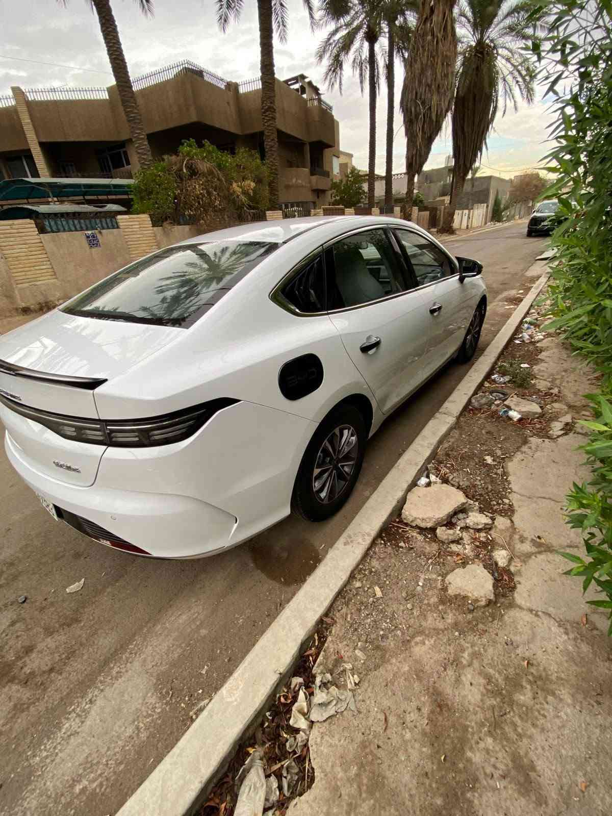 السلام عليكم بيوادي موديل ٢٥ ماشيه ٦٠٠٠الف مكفوله بسمي سياره جديده ومصروف عليه بلعافيه ع ياخذه السعر ٢١ و ٣٠٠ مكاني بغداد حي جهاد
