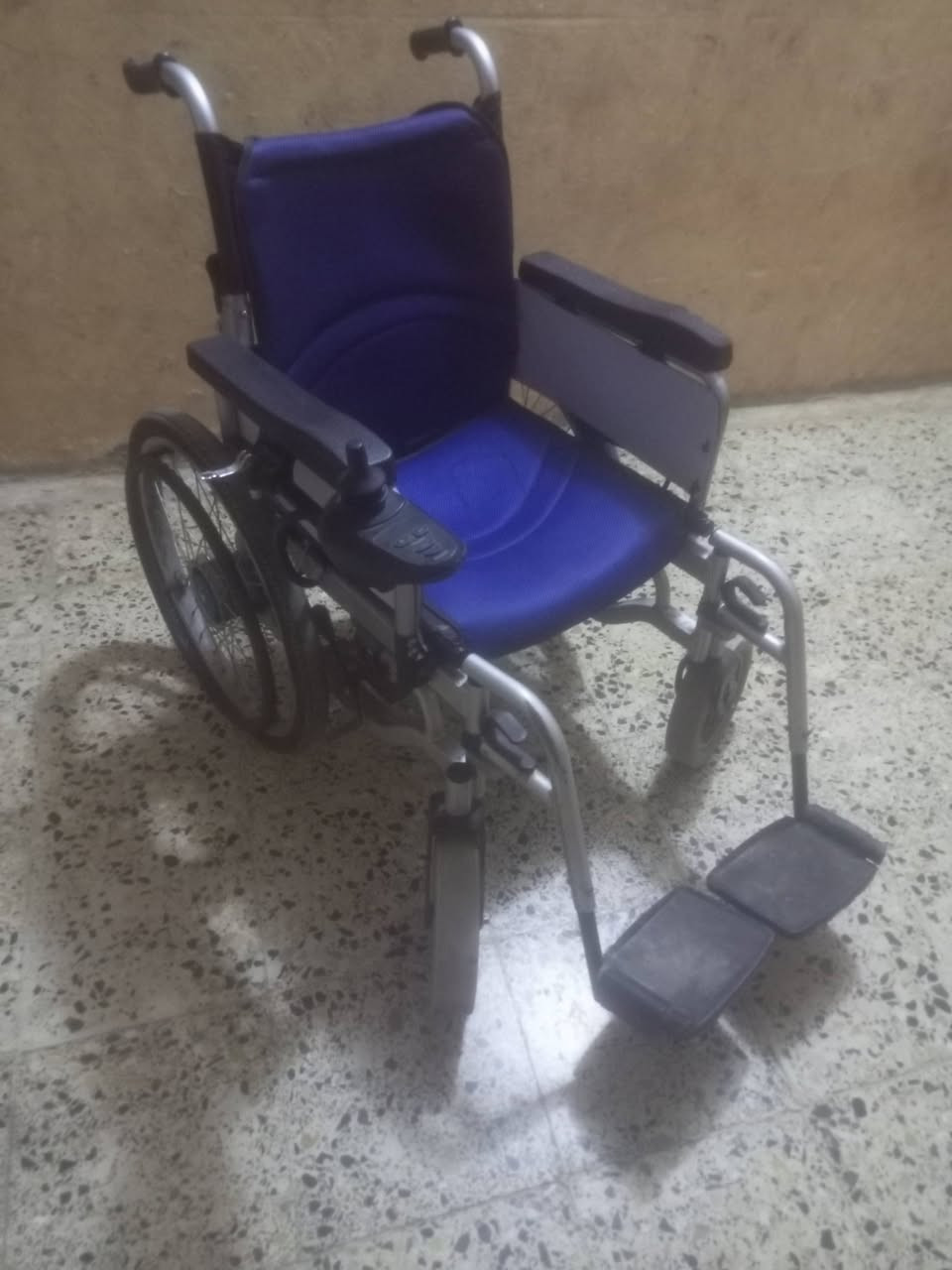 عربانة شحن • ما بيها نقص • بطاريتين جدد