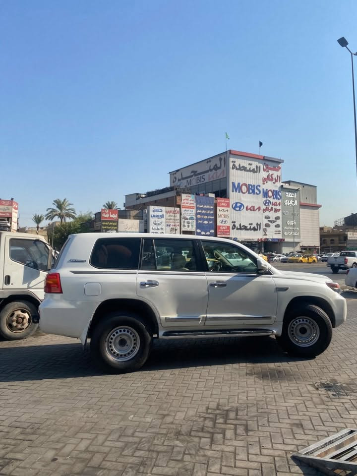 لاندكروز VXR • ٢٠١٠ • رقم بغداد