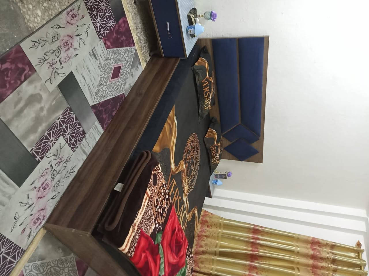 غرفه نوم تركي السعر 200 وتخم السعر 150 العنوان بغداد جديده الرقم ***********
