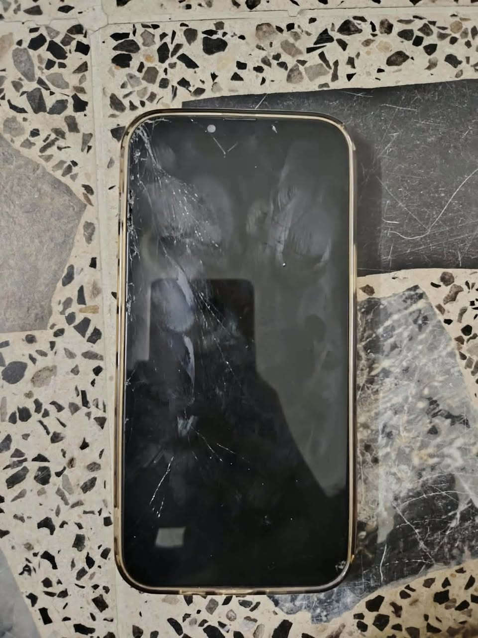 آيفون 13 برو ماكس ذاكره ١٢٨ بطاريه 80 الجهاز فقط مبدل بي شاشه وكامره وشاشه مكسوره نفس مموضح بصوره أي خل مآبي الجهاز نضيف وشرط شاشه اصليه  نوعيه أولد سعره 450 مكاني بغداد تقاطع النهروان للأستفسار ***********
