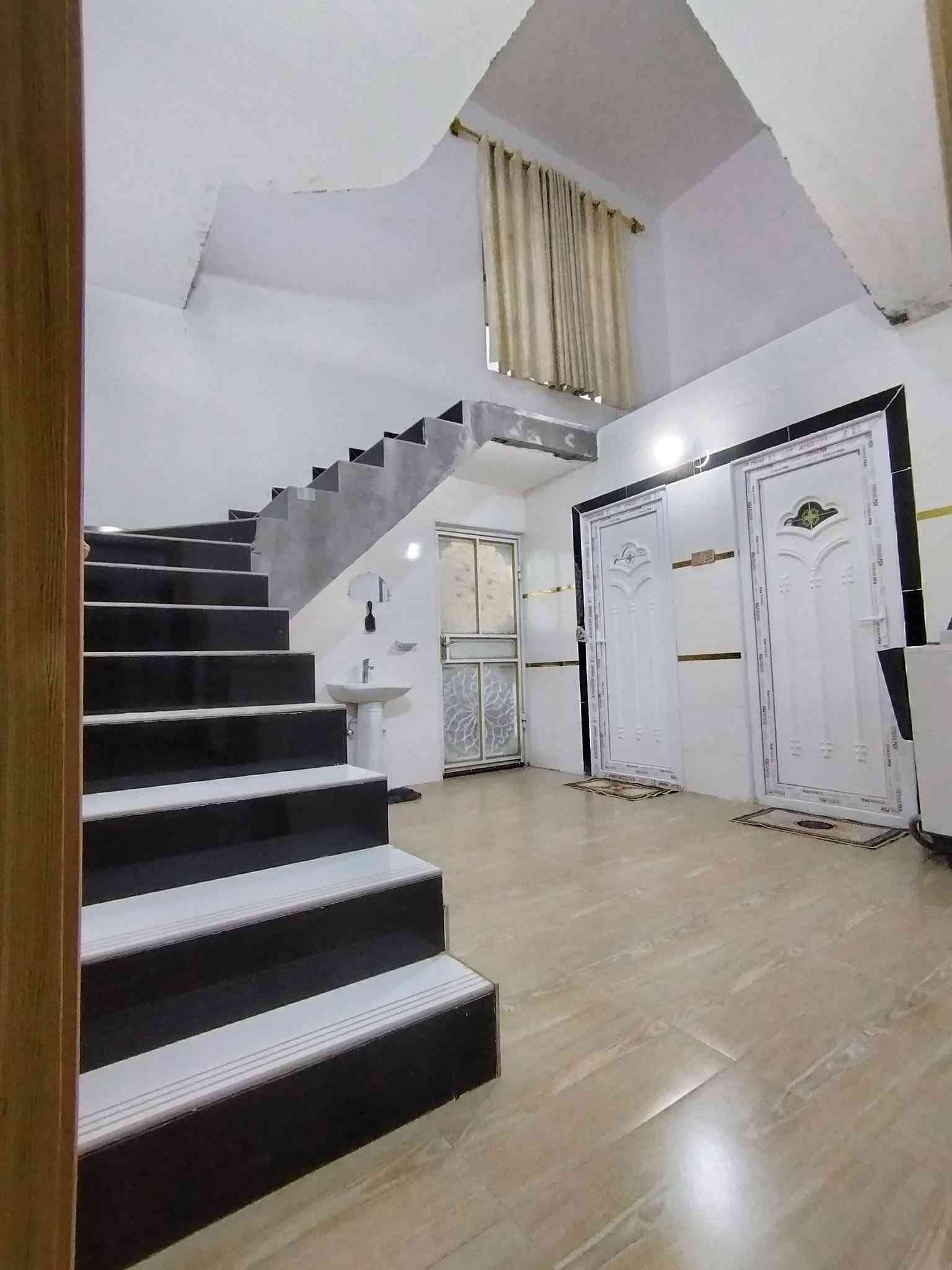 📌بيت للبيع المساحه 400م
📌الموقع قضاء الشطره الشارع العام قرب حارث ابو السيراميك قرب حي المصطفئ 
📌يتكون من 2غرف+صاله+ديوانية+مطبخ+صحيات خارجية+مجمع صحيات داخلية معزول هوه والدرج اباب ابحدة
📌متوفر ماء+كهرباء بي منضومة طاقة شمسيه ماتطفة الكهرباء+ وكافه الخدمات 
📌السعر 130
☎️للتواصل واتساب او تصال***********

