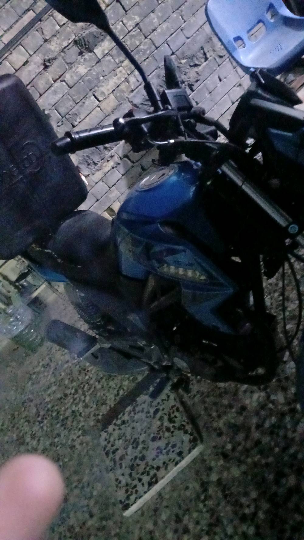 دراجه rk 200 للبيع موديل 24 ماشيه 25 الف دراجه مكفوله شرط محرك برغي ممفتوح بي الدراجه بيها شويه اضافات مرقمه رقمها اربيل تريد وكاله تريد تحويل سعرها مليونين و400 وبيها مجال بسيط للتواصل واتساب *********** او اتصال ***********
