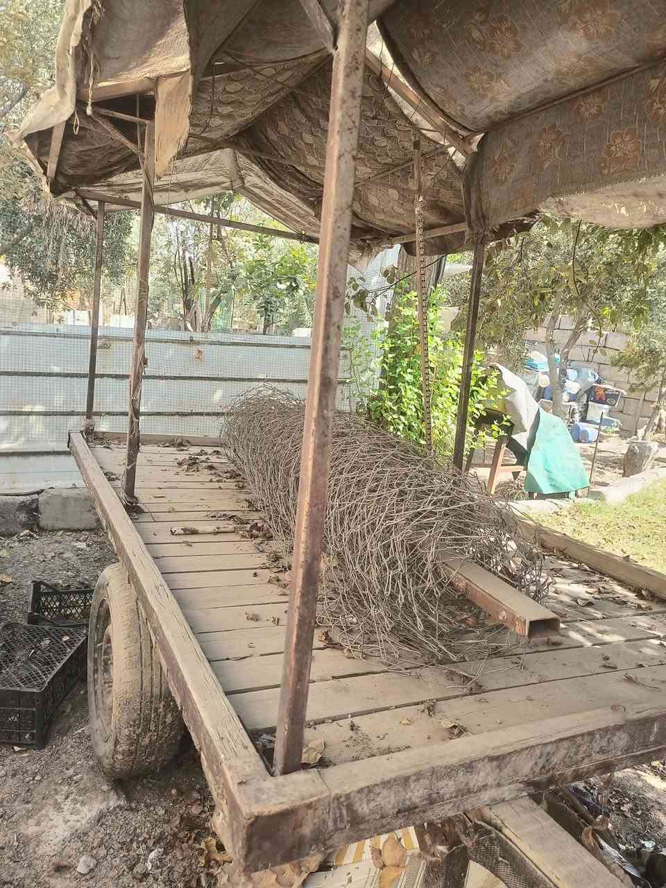 السلام عليكم
عربانه للبيع مفصلها جديد وتاركها 
مستخدمة اقل من شهر بعدها جديدة 
للأستفسار اتصل على الرقم 
***********
